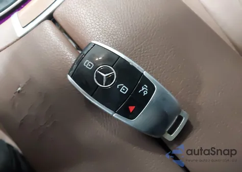 2017 Mercedes-Benz E 300 4Matic z USA, uszkodzony, nr VIN WDDZF4KB0HA142985